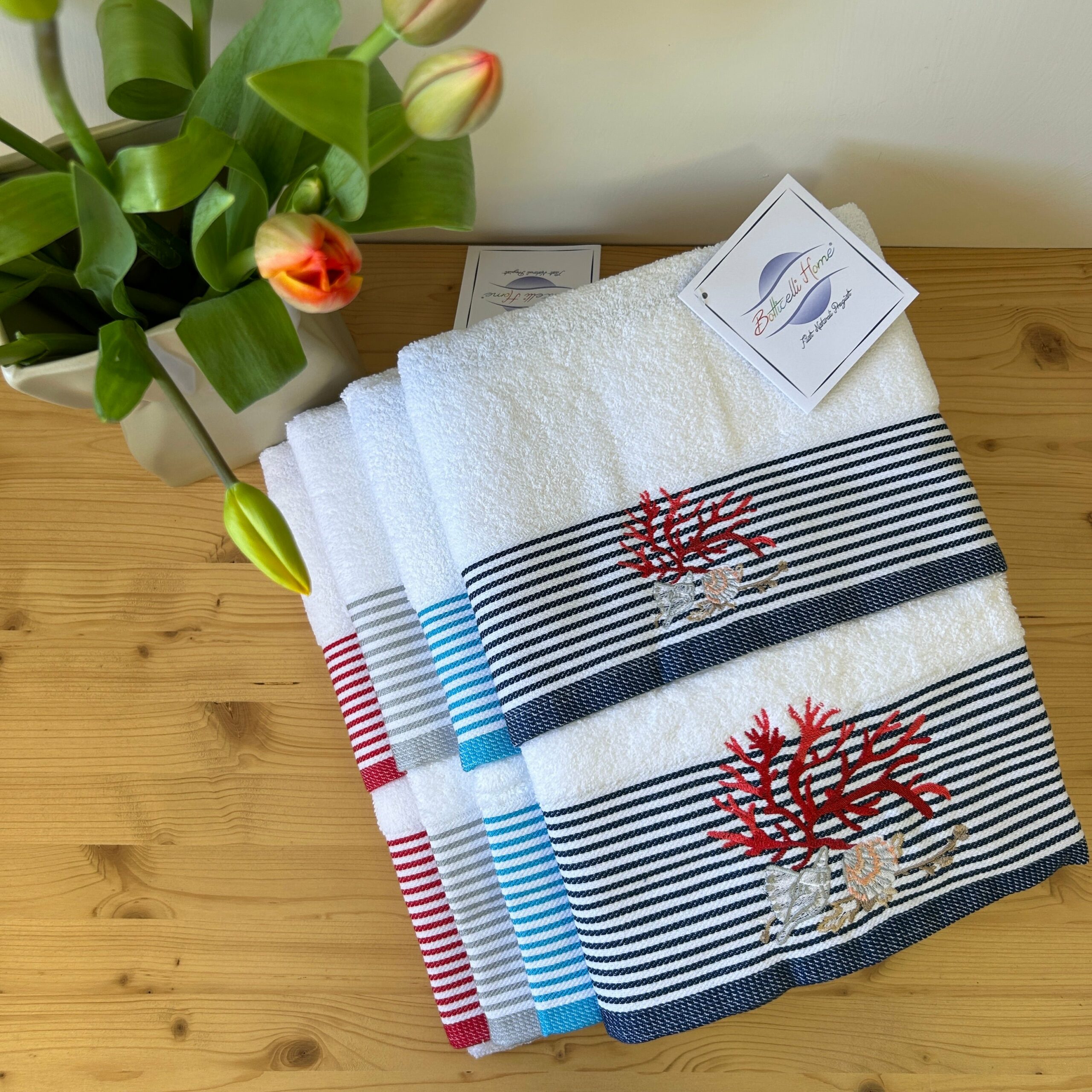 Soltanto 32.40 dollari per Set asciugamani 1+1 CROSS LOGO by LIU JO In  linea allo Shop